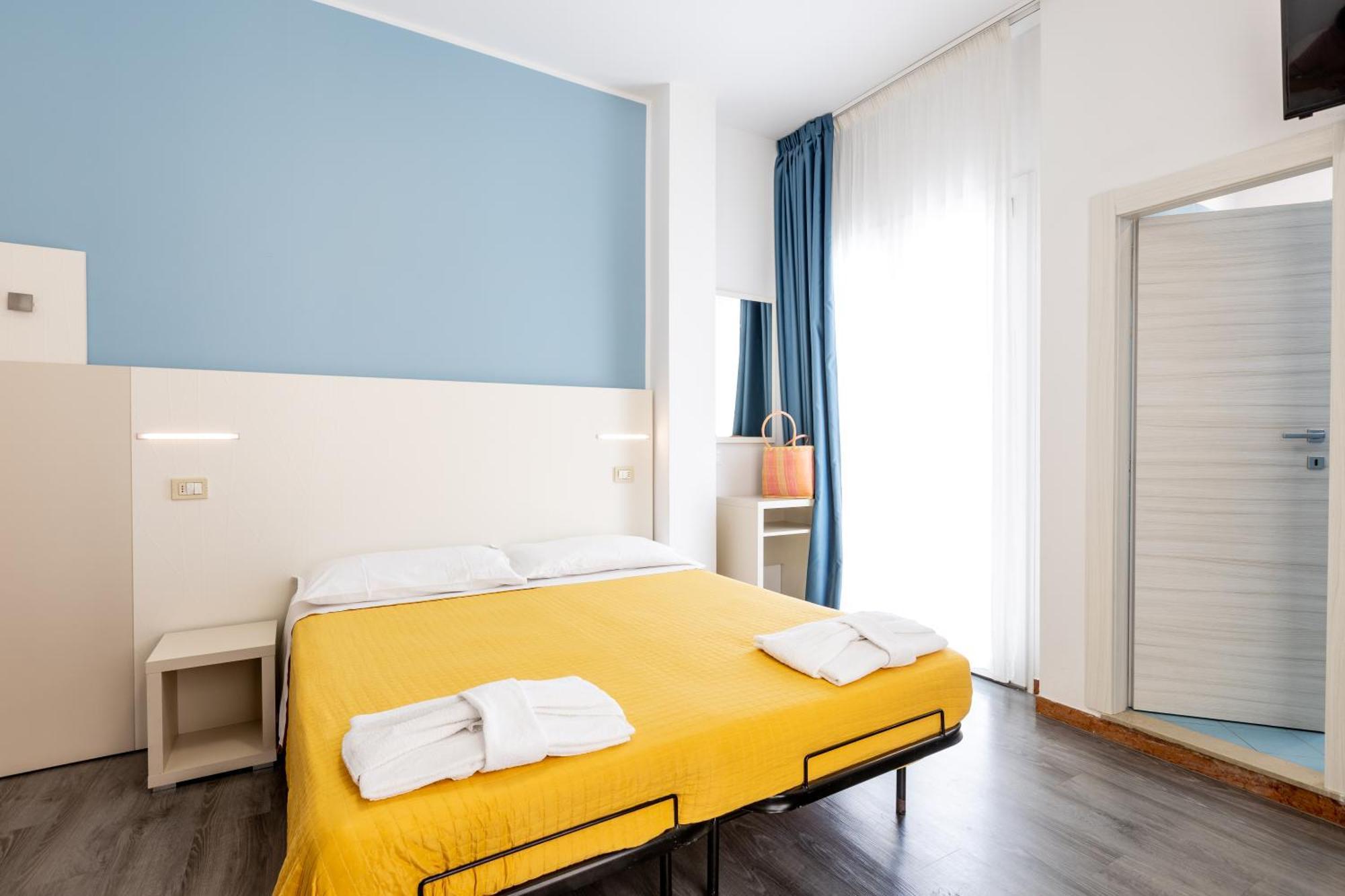 Hotel Kim Римини Экстерьер фото