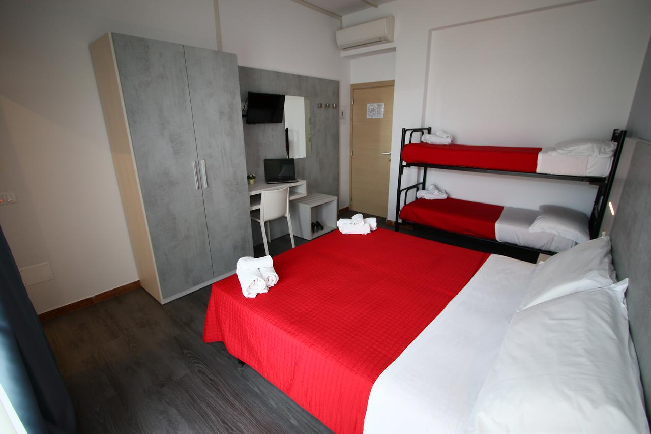 Hotel Kim Римини Экстерьер фото