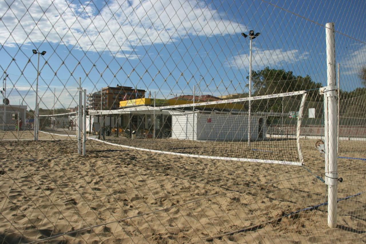 Hotel Kim Римини Экстерьер фото